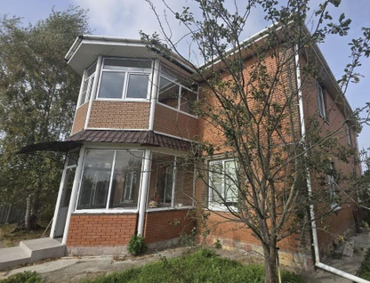 Двухэтажный коттедж, 239 м²