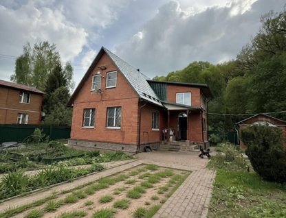 Двухэтажный дом, 107 м²