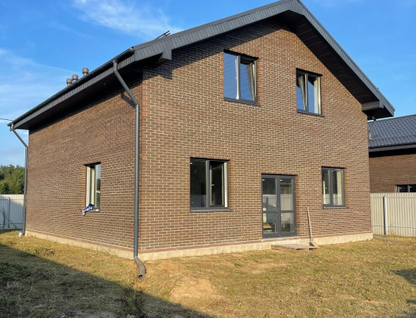 Двухэтажный коттедж, 180 м²