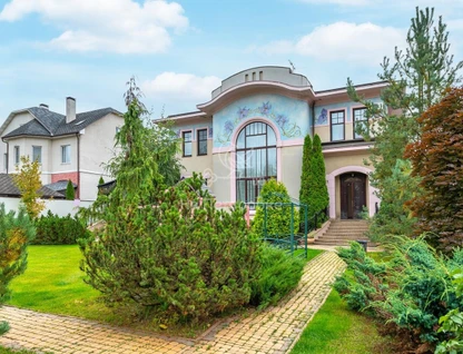 Трехэтажный дом, 630 м²