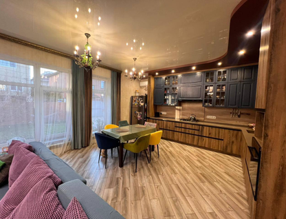 Двухэтажный дом, 190 м²