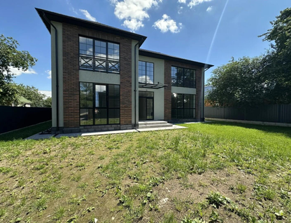 Двухэтажный коттедж, 228 м²