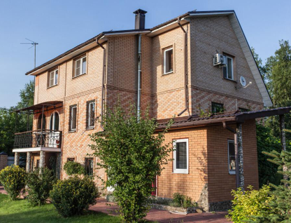 Трехэтажный дом, 150 м²