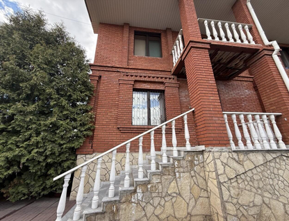 Двухэтажный дом, 370 м²