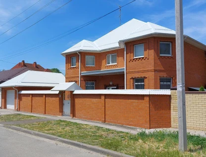 Двухэтажный дом, 280 м²