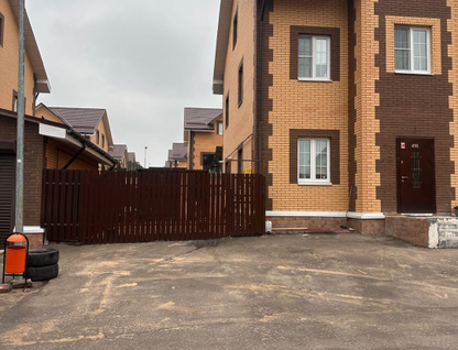 Трехэтажный таунхаус, 196 м²