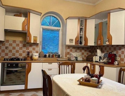 Двухэтажный коттедж, 255 м²