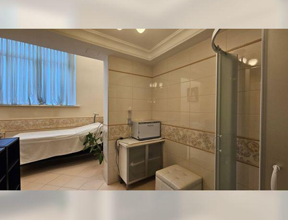 Торговые помещения, 196 м²