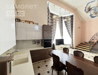 Двухэтажный дом, 190 м²