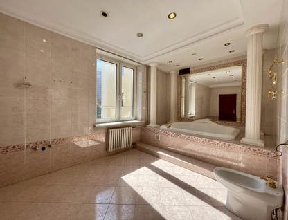 6-к. квартира, 242 м²