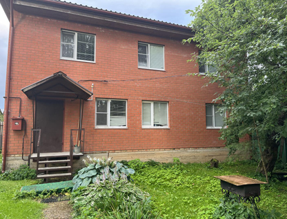 Двухэтажный дом, 200 м²