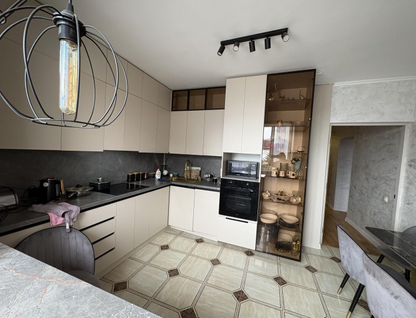 2-к. квартира, 77,2 м²