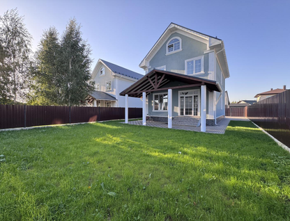 Трехэтажный дом, 200 м²