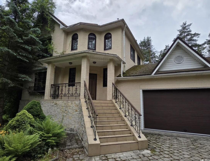 Трехэтажный дом, 260 м²