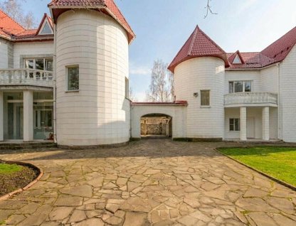 Трехэтажный дом, 527 м²