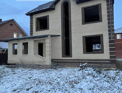 Трехэтажный коттедж, 360 м²