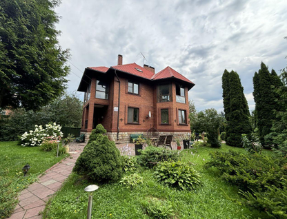 Двухэтажный дом, 325 м²