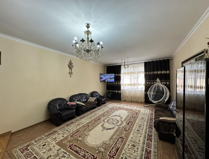 Двухэтажный дом, 180 м²