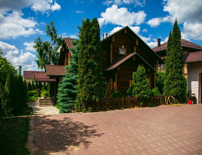 Двухэтажный дом, 180 м²