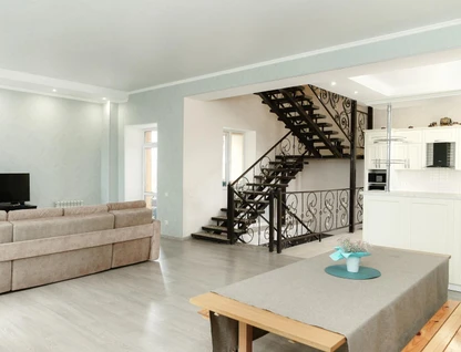 Трехэтажный дом, 259,5 м²