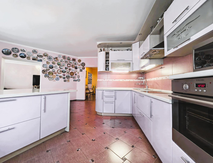 3-к. квартира, 140 м²