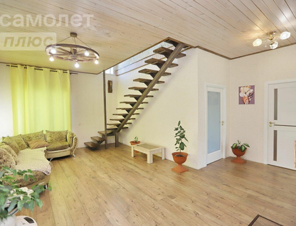 Двухэтажный коттедж, 225 м²