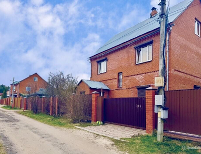 Трехэтажный дом, 200 м²