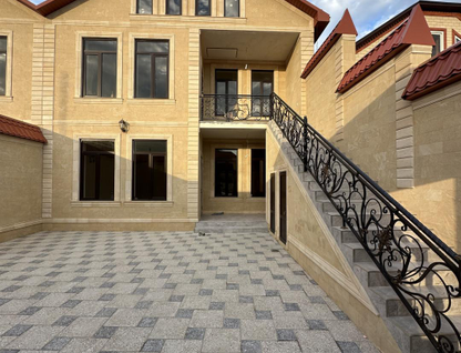 Двухэтажный дом, 270 м²