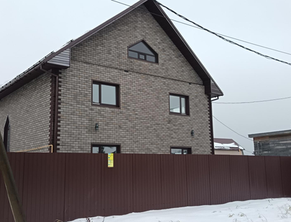 Двухэтажный дом, 180 м²