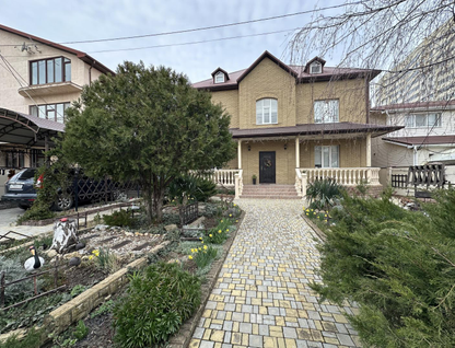 Трехэтажный дом, 372 м²