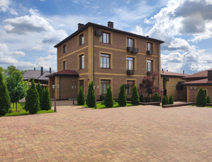 Трехэтажный коттедж, 450 м²