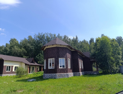 Двухэтажный коттедж, 180 м²