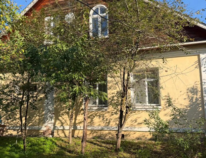 Двухэтажный дом, 180 м²