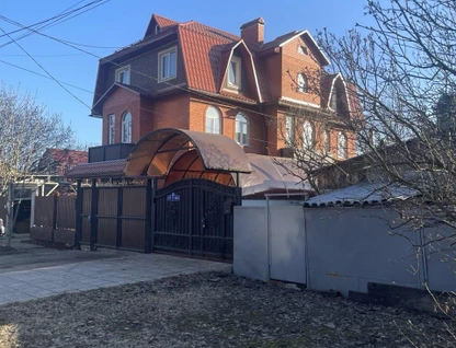 Трехэтажный дом, 300 м²