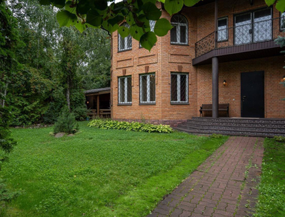 Двухэтажный коттедж, 370 м²