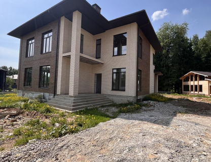 Двухэтажный коттедж, 445,3 м²